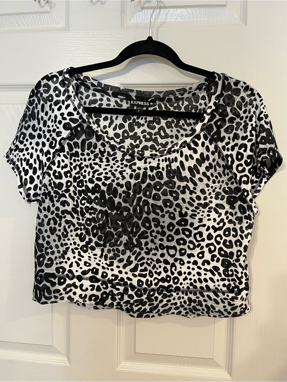 #119 Express Women's Black & White Leopard Print Cropped Top Small